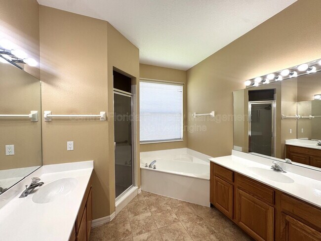 Building Photo - 10118 Shortwood Ln
