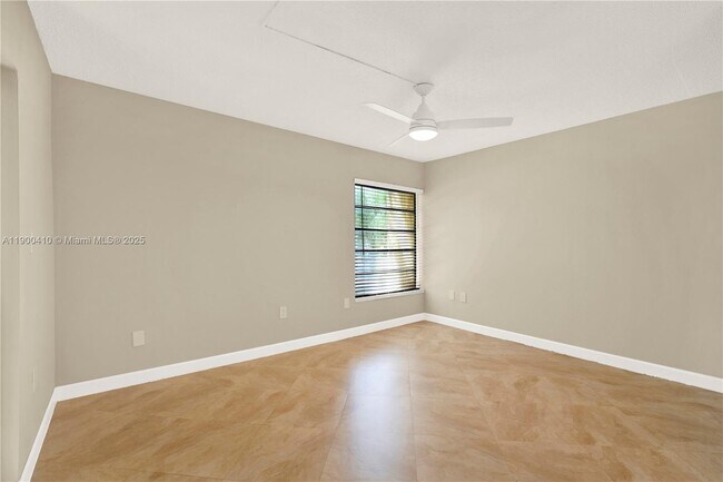 Building Photo - 9255 SW 125th Ave