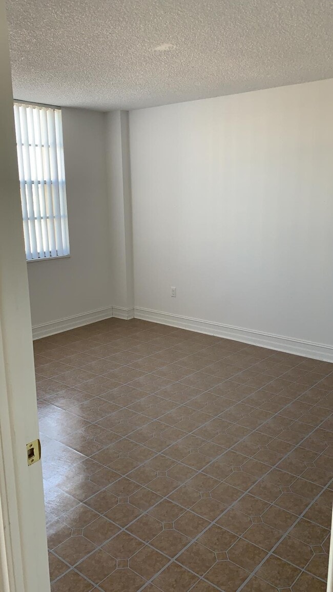 Building Photo - 15600 NW 7th Ave