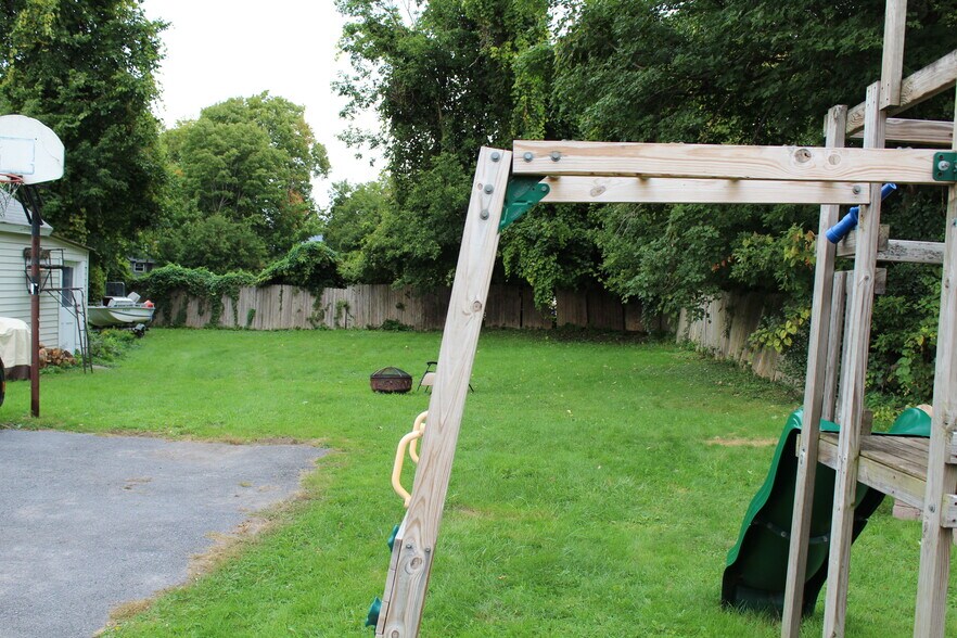 Building Photo - 436 Cross St