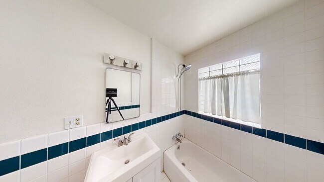 Building Photo - Large home in Yucaipa, Ca.