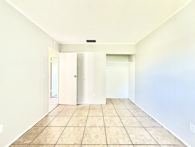 Building Photo - 605 64th Ave W