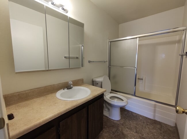 Building Photo - 2070 Bechelli Ln