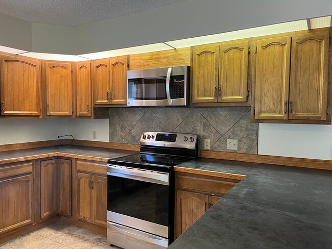 Building Photo - 3 Bdr, 2 Bath, home in beautiful Shields V...