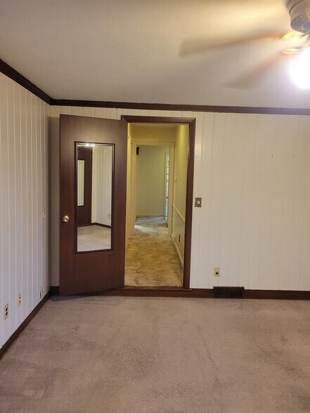 Building Photo - 2123 Eileen Rd