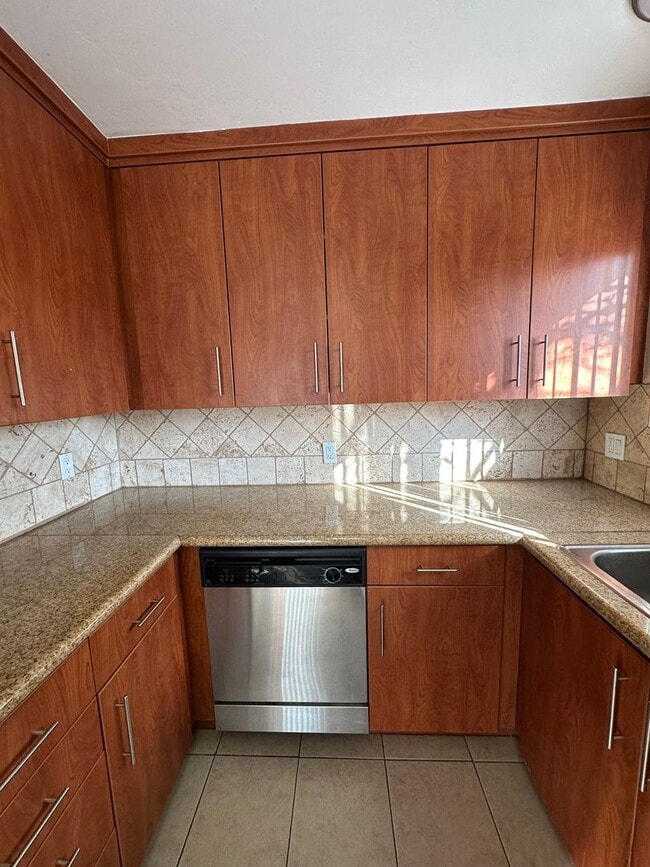 Building Photo - 575 7th St