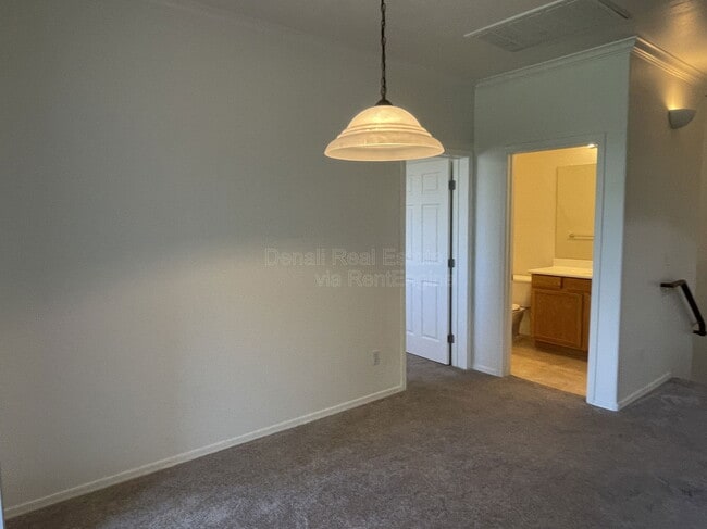 Building Photo - 955 E Knox Rd