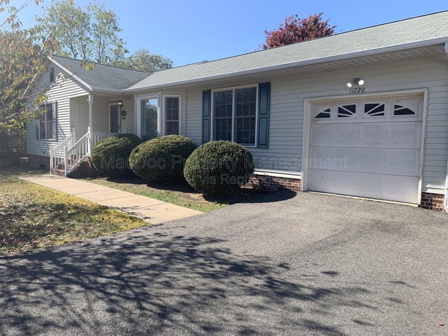 Building Photo - 11720 Eisenhower Ln