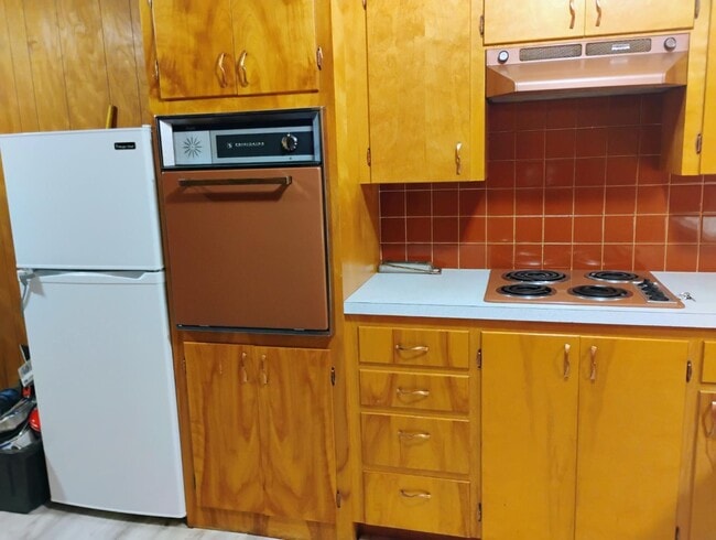 Building Photo - 955 6th Ave E