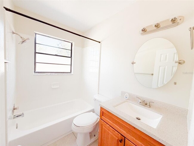 Building Photo - 2017 N Kelley Ave