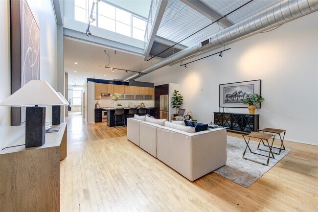 Building Photo - 1312 Live Oak St