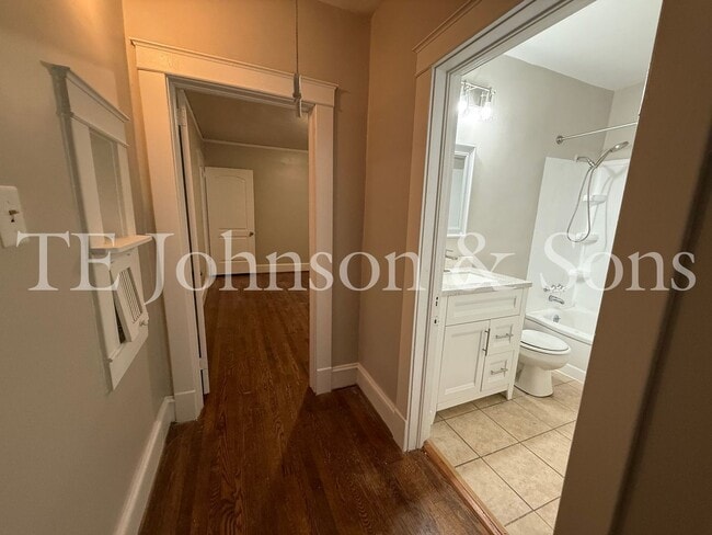 Building Photo - 2 Bedroom Home in Washington Park