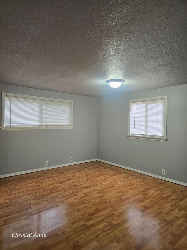 Building Photo - 2 bedroom outside of town!
