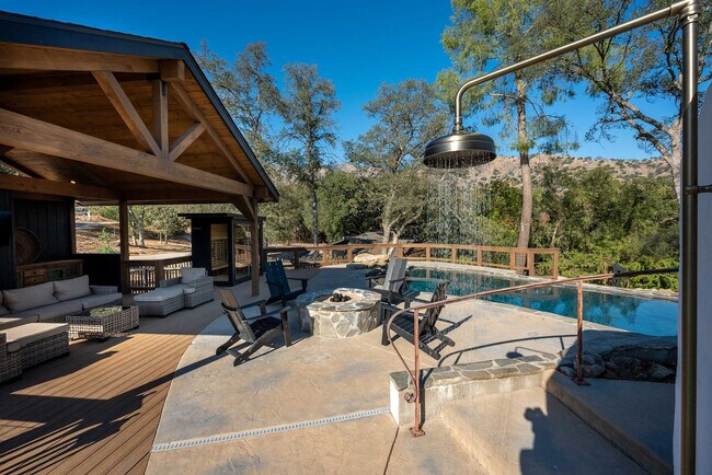 Building Photo - 43620 Washburn Dr