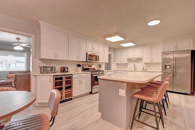 Building Photo - 1027 W 19th St