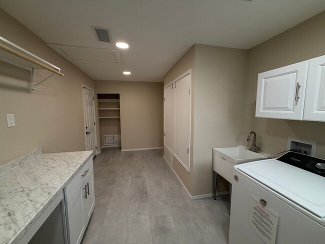 Building Photo - Beautifully Remodeled 3 Bedroom Single Story Home Available Near Golf Course Rd NW & McMahon Blvd...