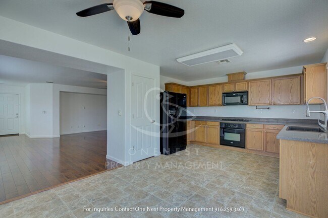 Building Photo - 4 Bedroom, 2 bathroom home with fenced yard
