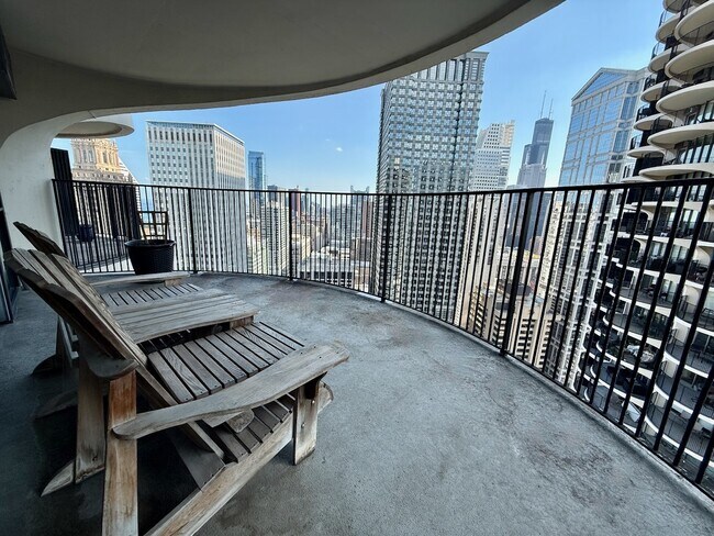 Building Photo - 300 N State St