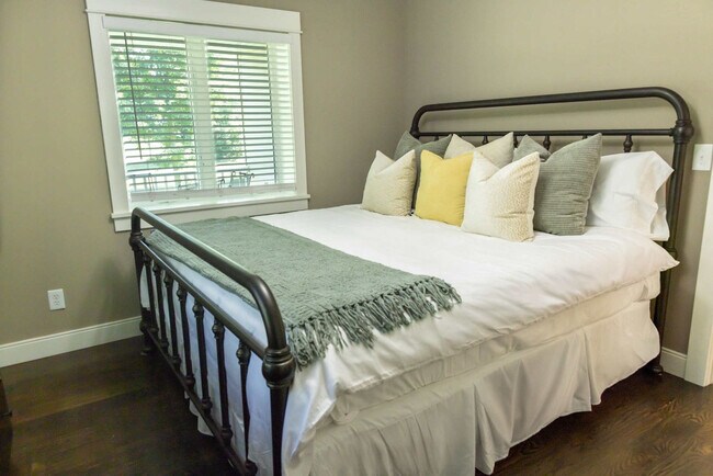 Building Photo - 8212 Bennett Rd