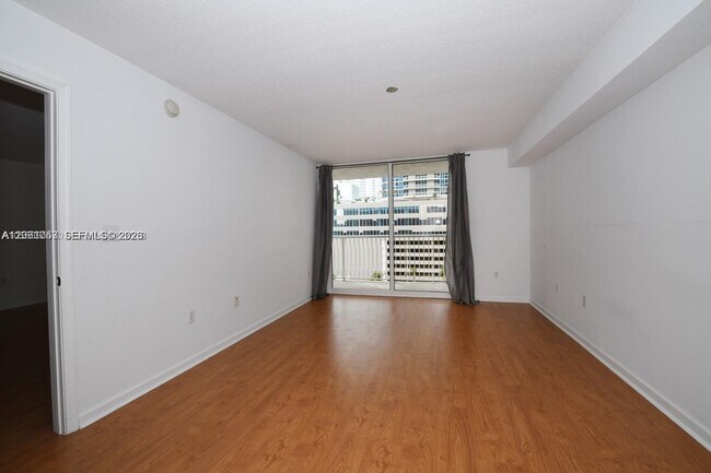 Building Photo - 1200 Brickell Bay Dr
