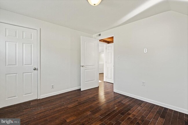 Building Photo - 312 N Hammonds Ferry Rd