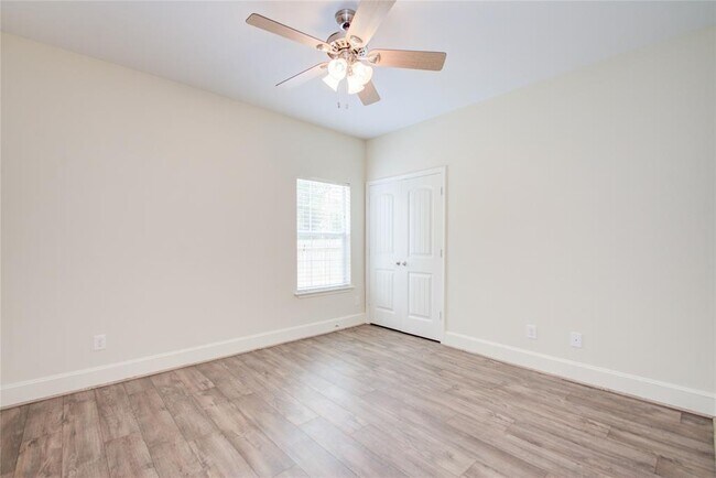 Building Photo - 10572 Twin Oak Dr