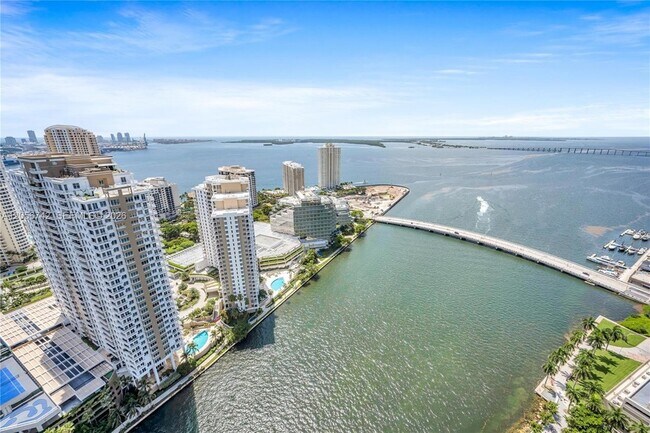 Building Photo - 495 Brickell Ave