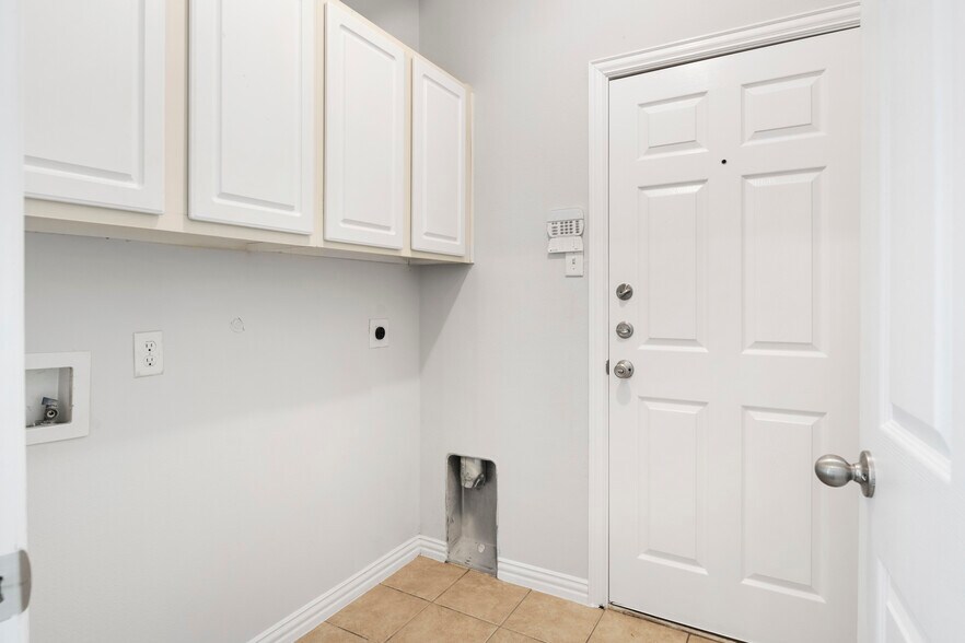 Laundry Room - 135 Springtree St