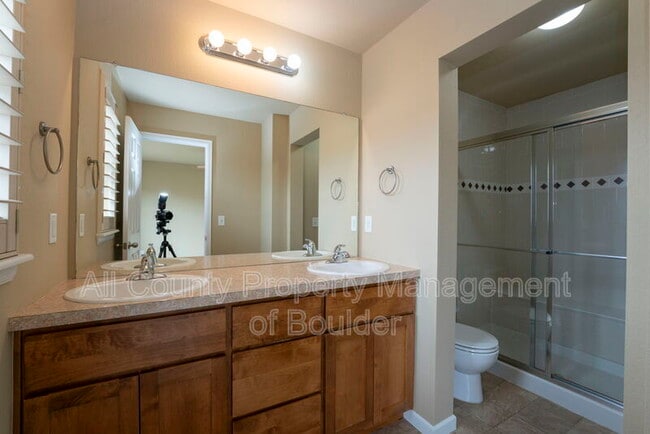 Building Photo - 1667 Venice Ln