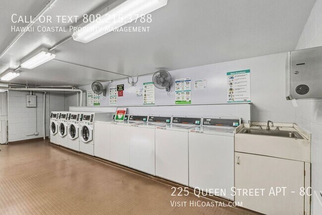 Building Photo - 225 Queen St