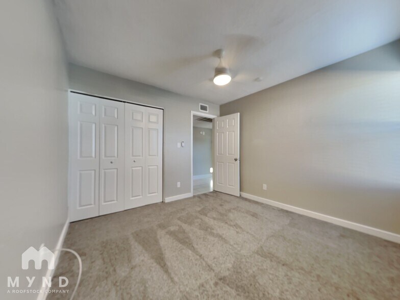 Building Photo - 227 W Kerry Ln