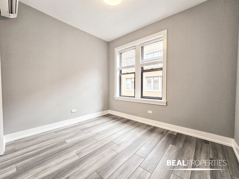 Building Photo - 3935 N Janssen Ave