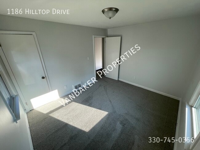 Building Photo - 1186 Hilltop Dr