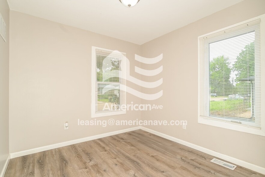 Building Photo - 812 N Elm Ave