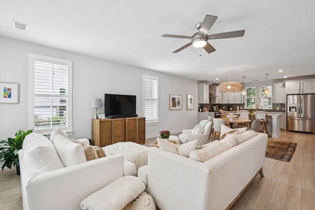 Building Photo - Waterfront Living in Stone view – 3BR Home...