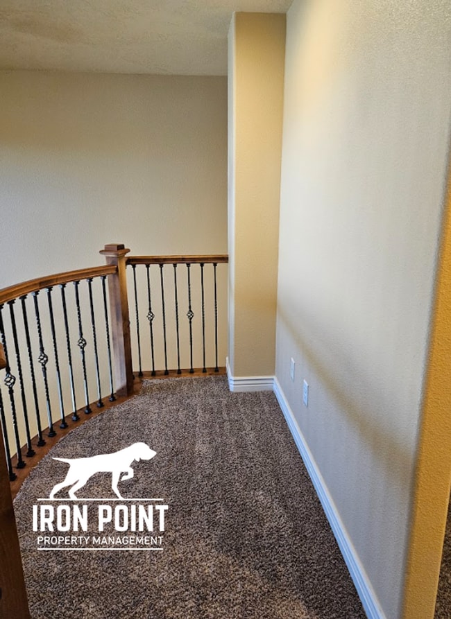 Building Photo - 3/2.5 in Boise-2 Car Garage, Fireplace, Vaulted Ceilings, Landscaping Included.
