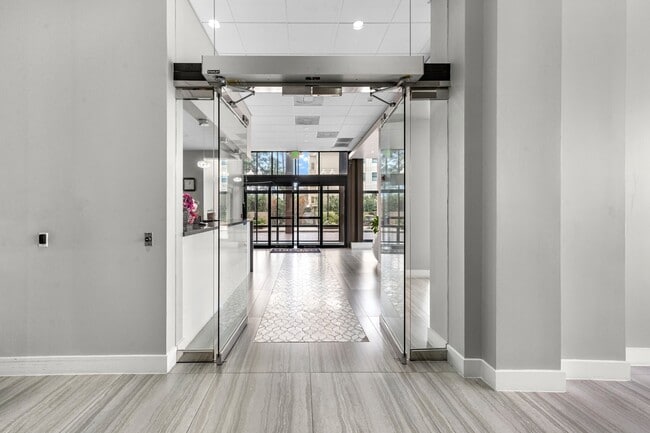 Building Photo - 5150 Hidalgo St