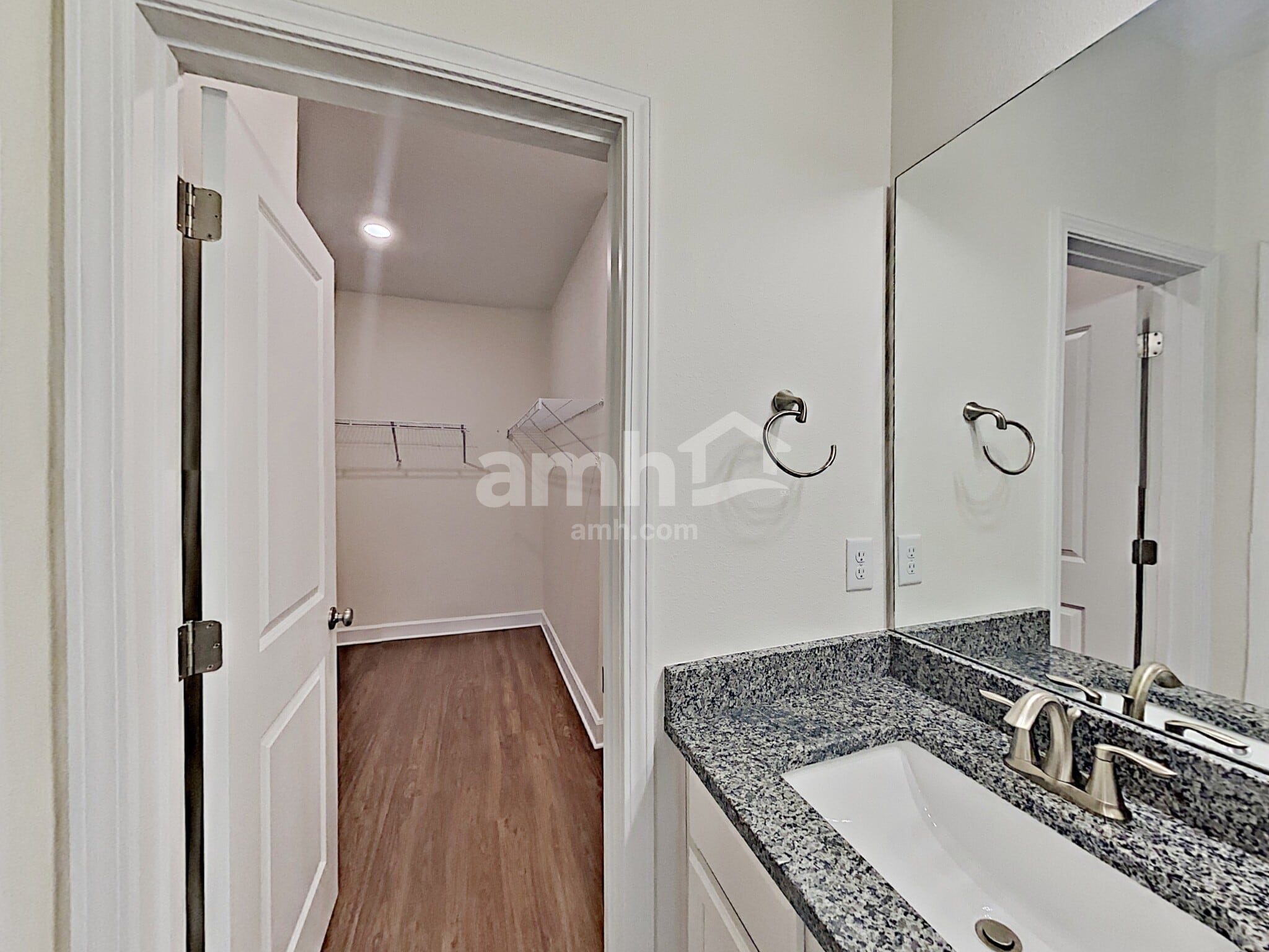 Building Photo - 3007 Creek Village Ln