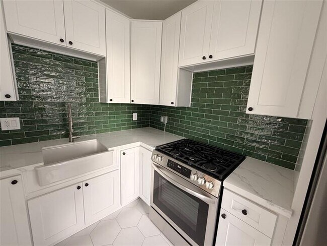 Building Photo - Historic 1BD in The Sovereign | New Appliances | Rooftop Access | Pet Friendly *$1,000.00 Off One...