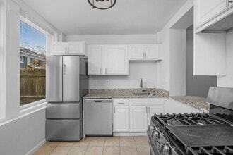 Building Photo - Beautifully Renovated 3 Bedroom 2.5 Bathroom Rental with study in McElderry Park VOUCHER Holders ...