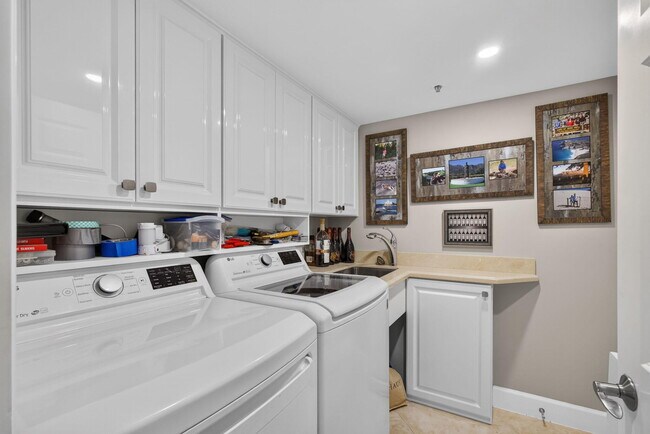 Building Photo - 5280 N Ocean Dr