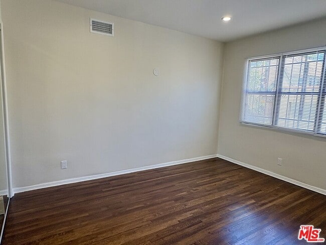 Building Photo - 170 N Orange Dr