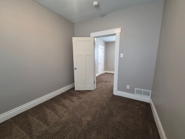Building Photo - Spacious corner lot home with great natural light!