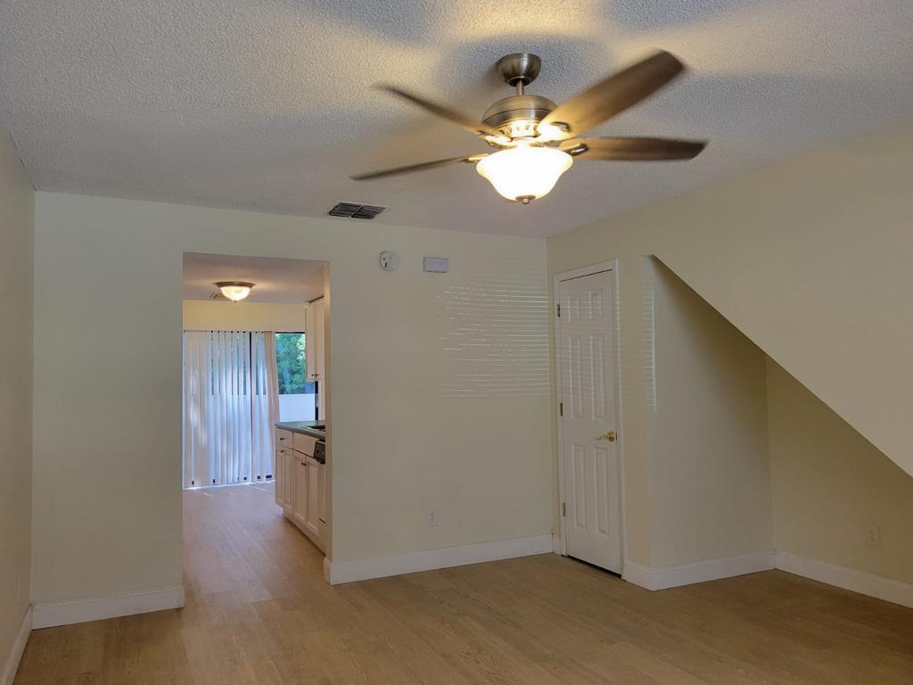 Building Photo - 2052 Kings Hwy