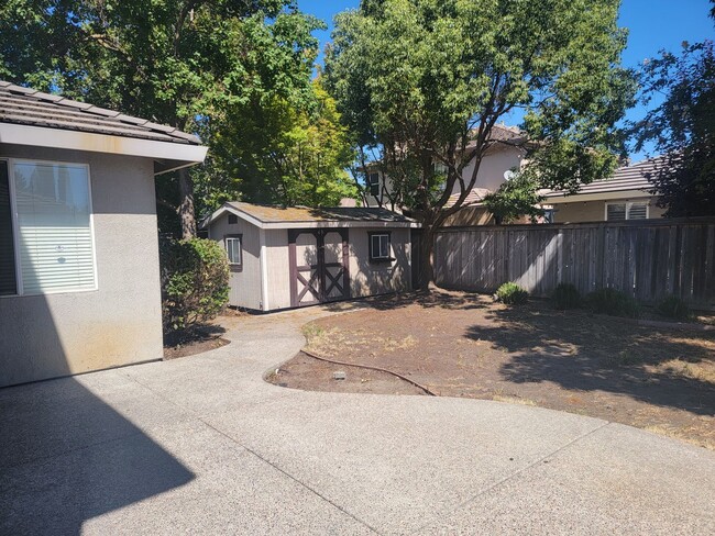 Building Photo - Natomas Park 5 bedroom 3 full bath home av...