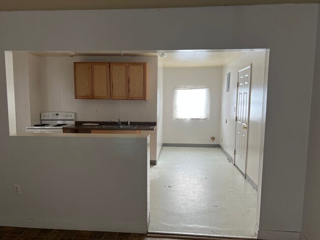 Building Photo - 121 7th Ave SE