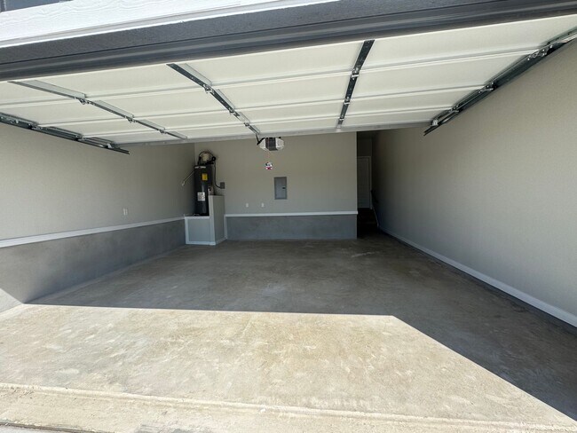 Building Photo - Stunning 4x3 Luxury Duplex in Buda, TX!