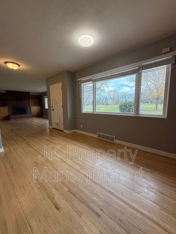 Building Photo - 1726 Alder Dr