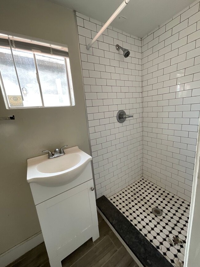 Building Photo - Central Tucson, close to University of Ari...