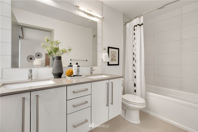 Building Photo - Amazing Capitol Hill Townhome 2/2.5 with 2...